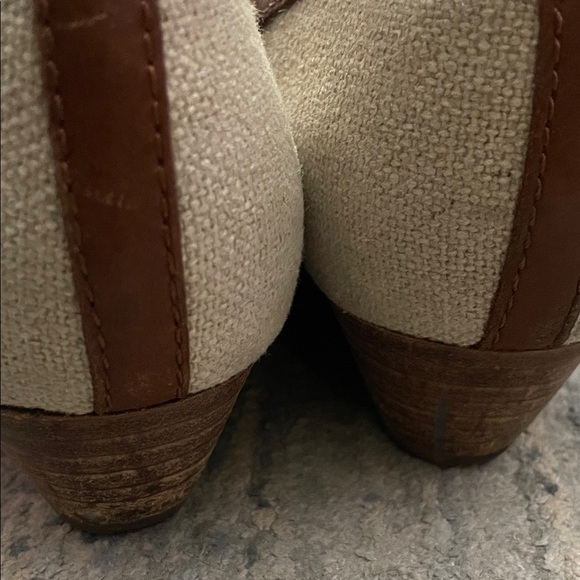 Tory Burch linen Wedges with Logo Accent - Picture 10 of 10